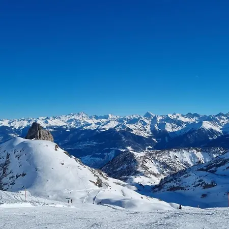 Апартаменты La Roussane Spacieux Et Confortable *